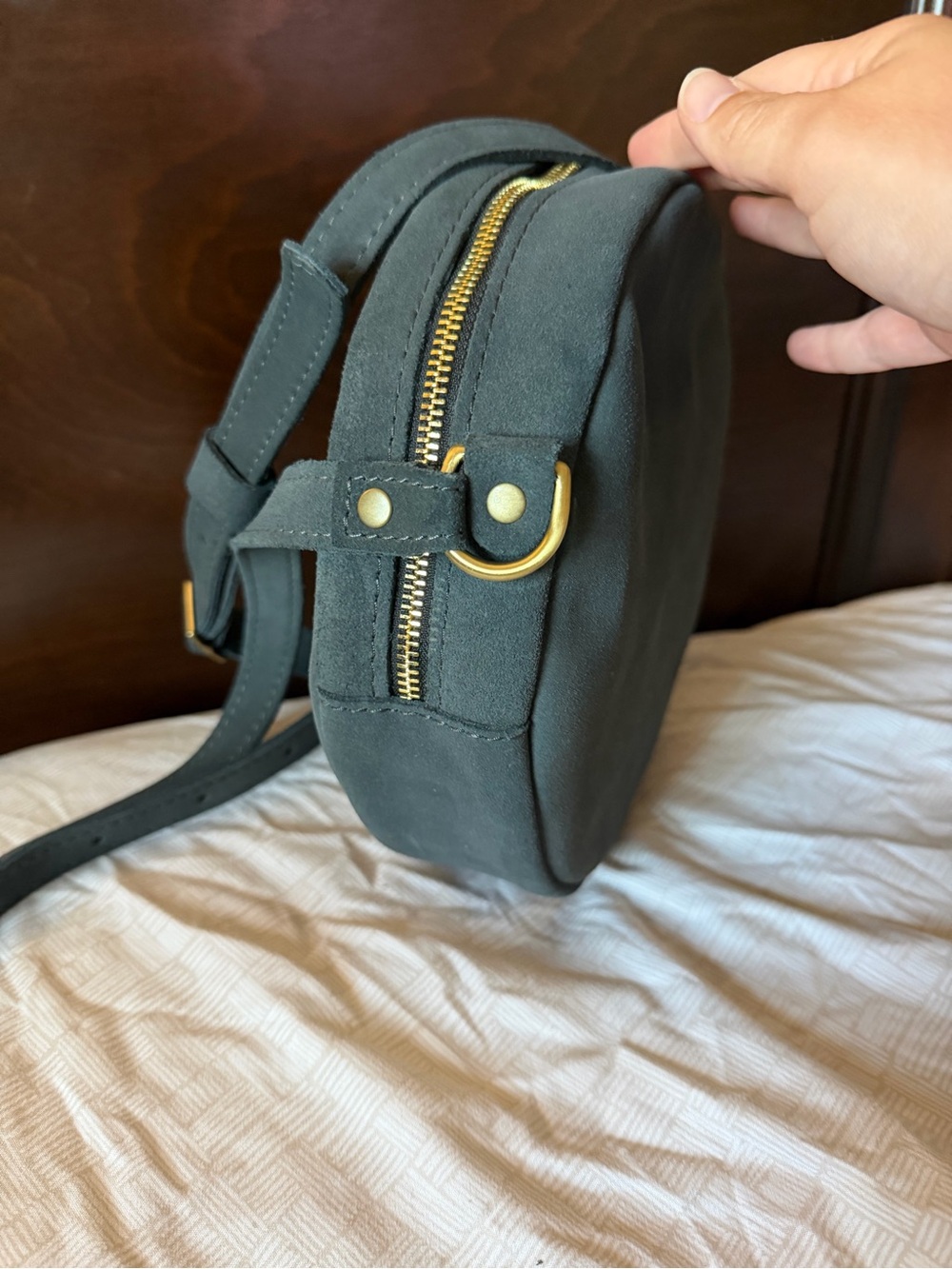 Portland Leather Large Circle Crossbody Bag in Peppercorn Suede - Picture 6 of 8